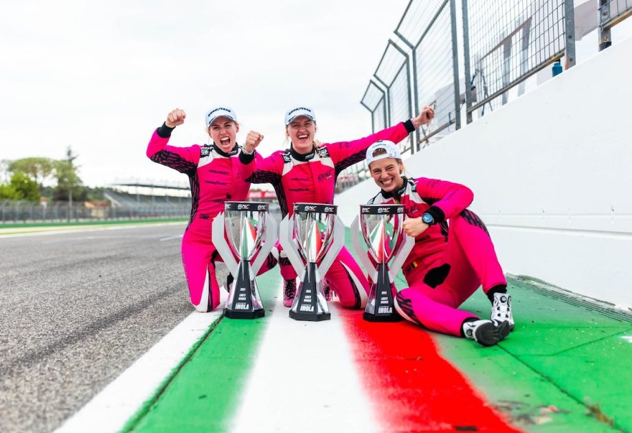 IRON DAMES 24 HOURS OF LE MANS FOUR IRON DAMES READY to make a mark on the centenary race